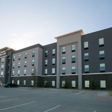 Hampton Inn & Suites Stroud Exterior photo