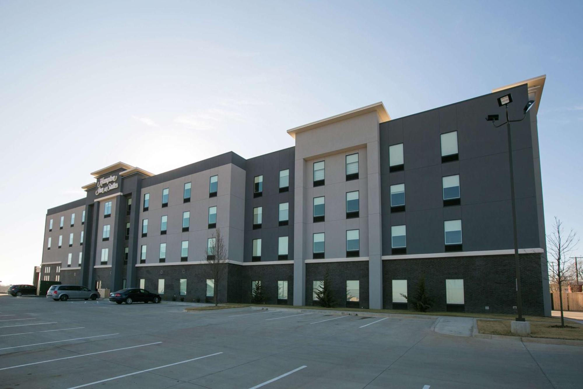 Hampton Inn & Suites Stroud Exterior photo